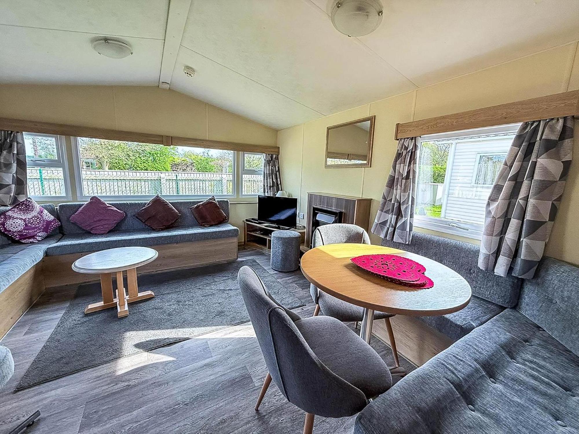 Lovely 6 Berth Caravan At Sunnydale Holiday Park Ref 35375S Louth  ภายนอก รูปภาพ